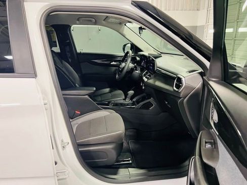 Used 2025 Chevrolet TrailBlazer LS w/ LS Convenience Package FWD image 33