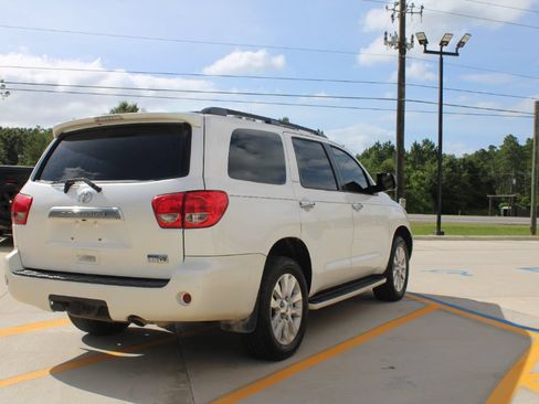 Used 2016 Toyota Sequoia Platinum RWD image 3