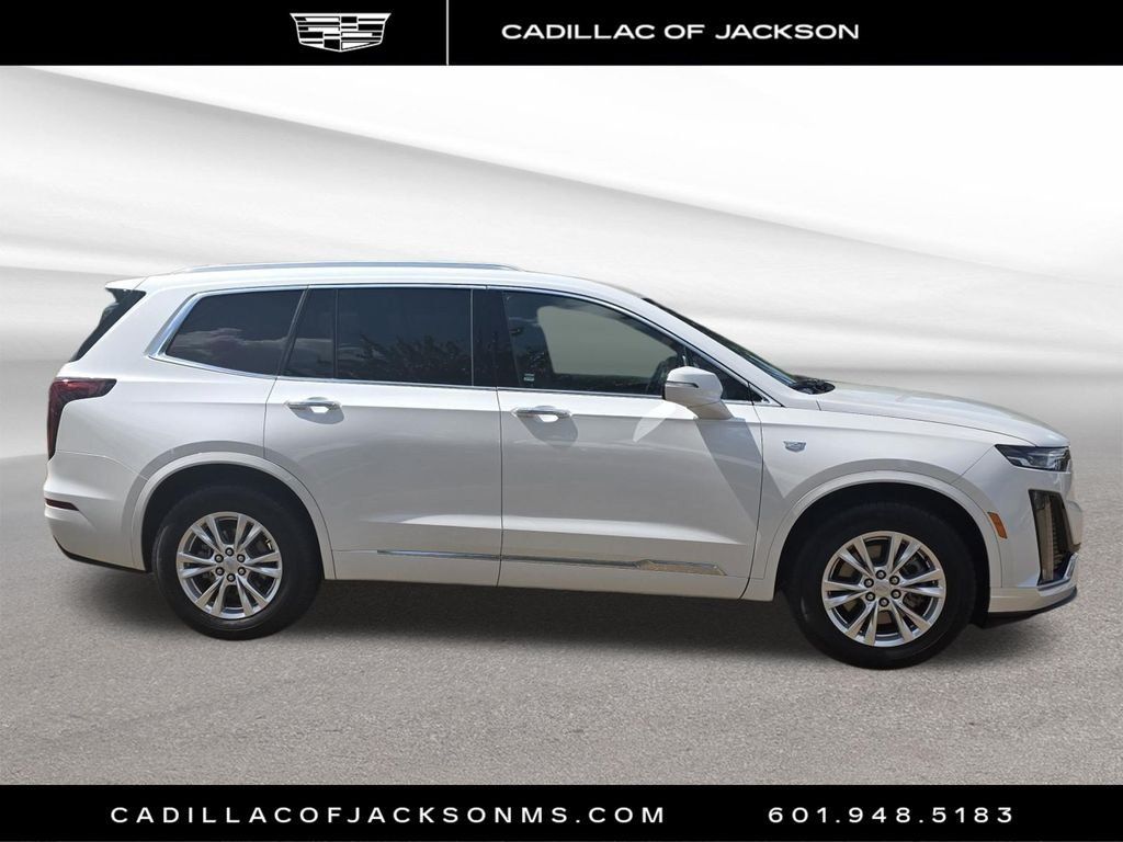 Certified 2024 Cadillac XT6 Luxury FWD image 4