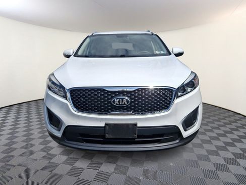 Used 2017 Kia Sorento AWD image 2