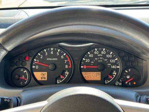 Used 2015 Nissan Xterra X image 29