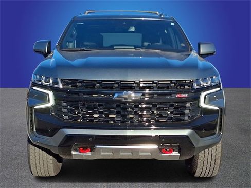 Used 2024 Chevrolet Suburban Z71 w/ Luxury Package image 2