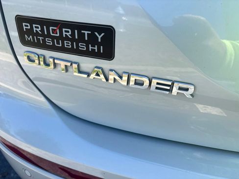 Used 2022 Mitsubishi Outlander SE AWD/4WD image 16