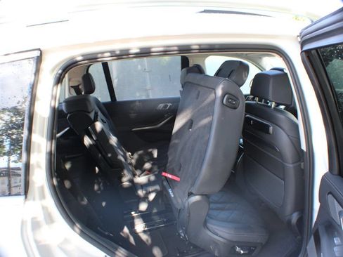 Used 2025 BMW X7 xDrive40i AWD/4WD image 28