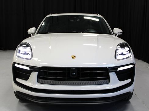 Used 2025 Porsche Macan image 9