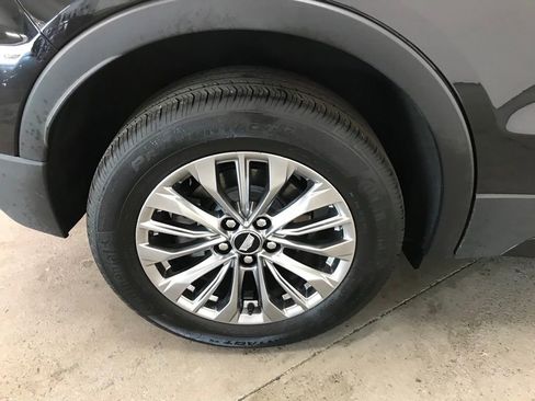 Used 2025 Cadillac XT4 Premium Luxury image 45