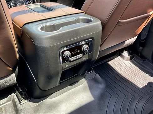 Used 2024 Chevrolet Suburban High Country AWD/4WD image 10