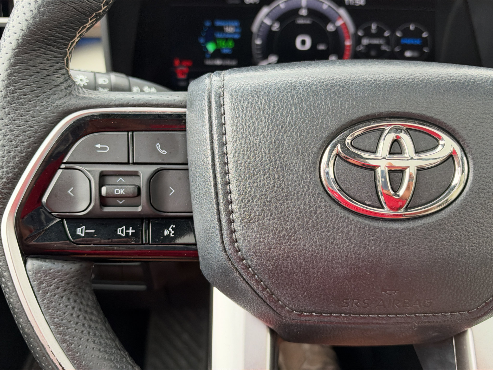 Used 2023 Toyota Sequoia Capstone AWD/4WD image 32
