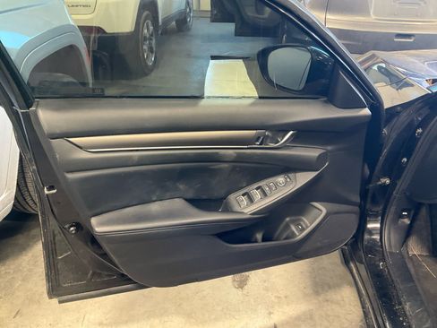 Used 2018 Honda Accord LX image 7