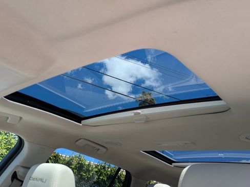 Used 2020 GMC Acadia Denali w/ Technology Package image 15