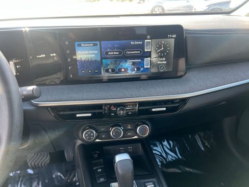 Used 2025 Nissan Kicks SV image 18