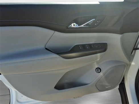 Used 2023 GMC Acadia SLT image 21