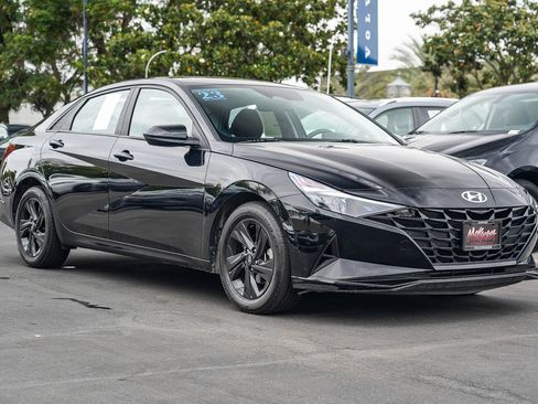 Used 2023 Hyundai Elantra SEL w/ Cargo Package FWD image 5