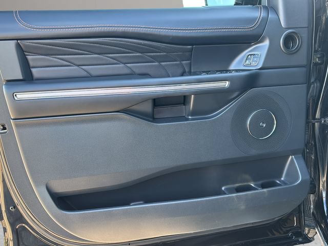 Used 2022 Ford Expedition Platinum AWD/4WD image 16