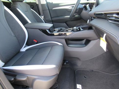New 2025 Buick Envision Sport Touring image 9