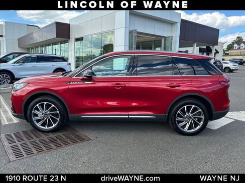 Used 2024 Lincoln Corsair AWD w/ Equipment Group 101A image 2