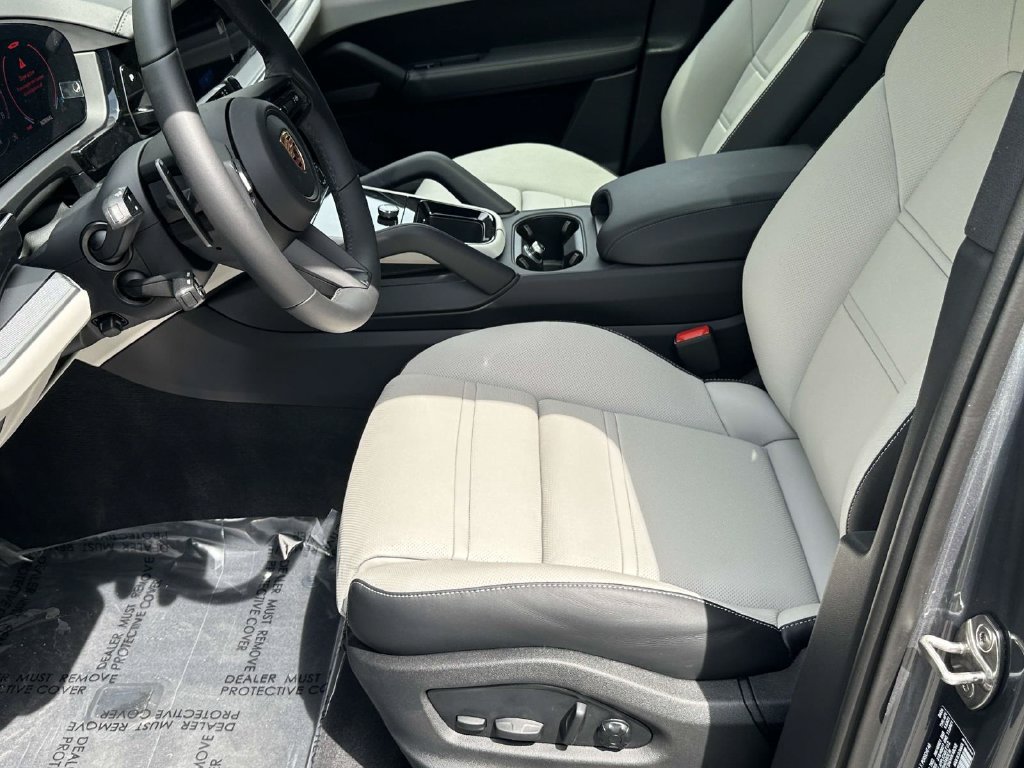 Used 2026 Porsche Cayenne Coupe AWD/4WD image 19