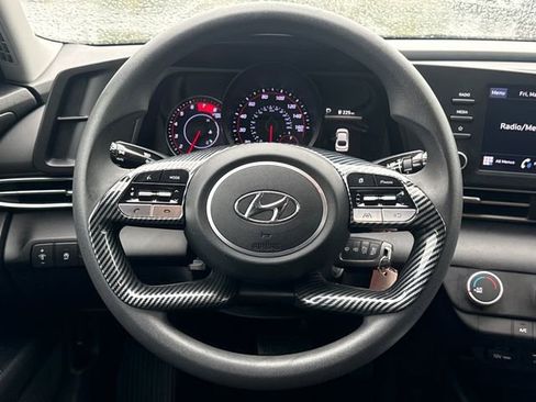 Certified 2022 Hyundai Elantra SE FWD image 14