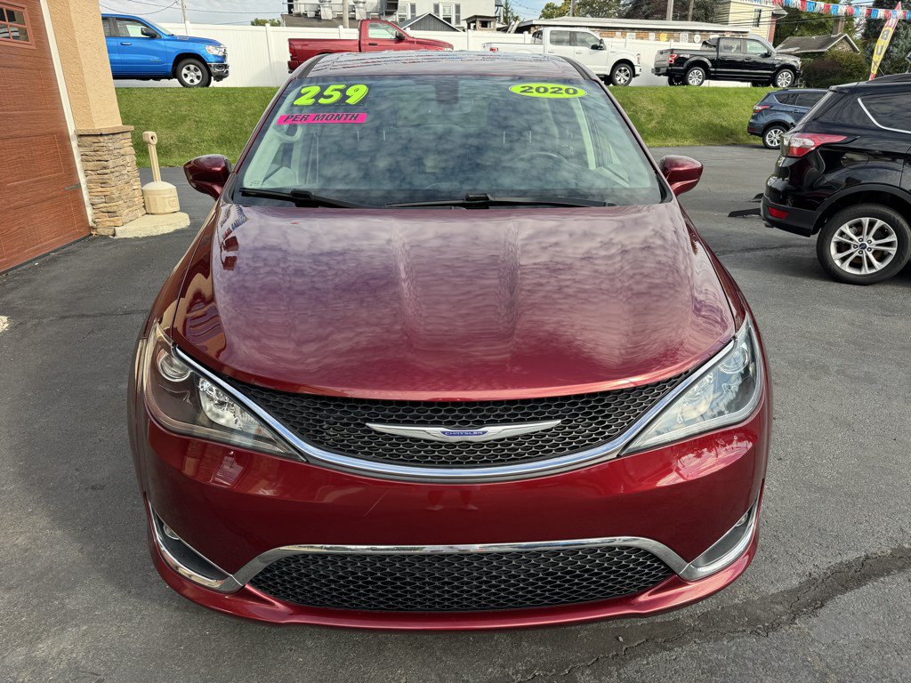 Used 2020 Chrysler Pacifica Touring FWD image 3