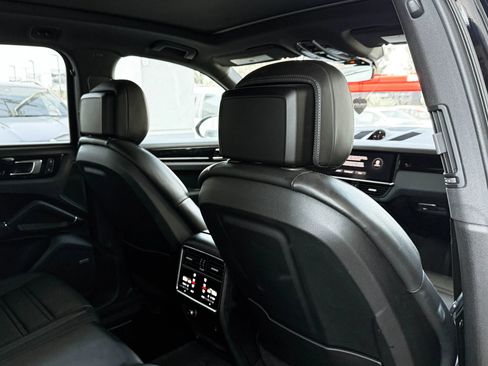 Used 2022 Porsche Cayenne Platinum Edition AWD/4WD image 29