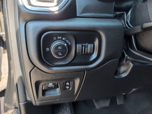 Used 2025 RAM 1500 Laramie AWD/4WD image 12