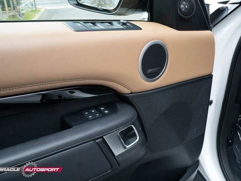 Used 2022 Land Rover Discovery S image 15