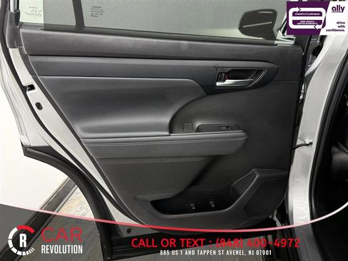 Used 2022 Toyota Highlander XLE image 37