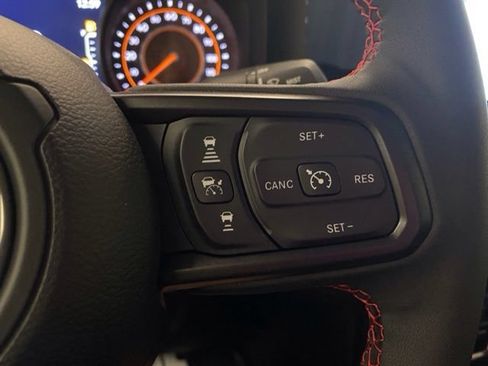 Used 2024 Jeep Gladiator Rubicon w/ Convenience Group AWD/4WD image 33