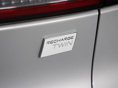 Certified 2023 Volvo C40 Recharge Core w/ Climate Package image 20