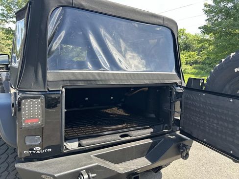 Used 2015 Jeep Wrangler Unlimited Rubicon AWD/4WD image 19