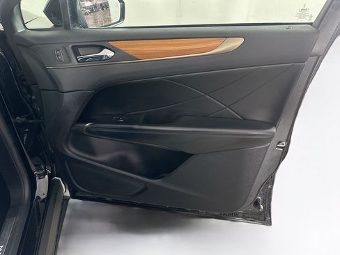 Used 2019 Lincoln MKC Reserve w/ MKC Technology Package FWD image 33