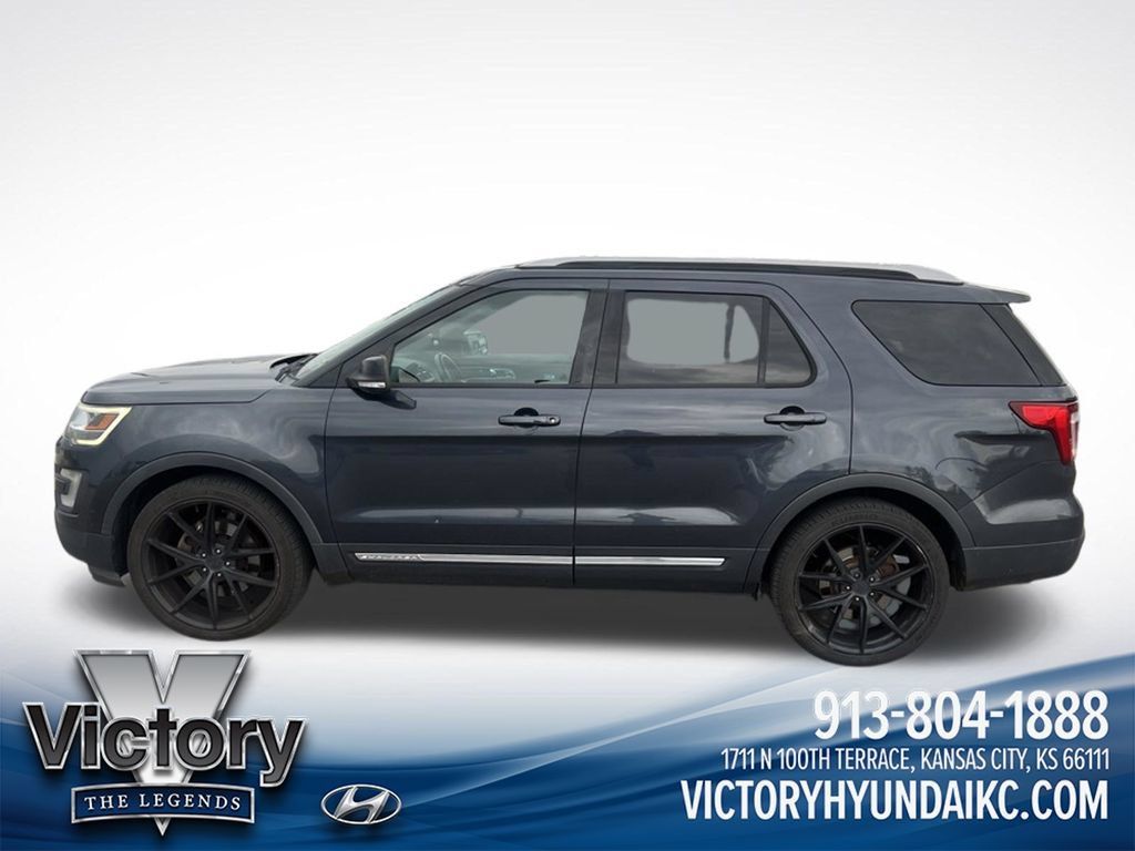 Used 2017 Ford Explorer XLT w/ Equipment Group 202A FWD image 8