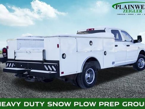 Used 2024 RAM 3500 Tradesman w/ Chrome Appearance Group image 3