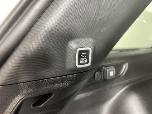 Used 2024 Jeep Grand Cherokee Limited w/ Black Appearance Package image 22