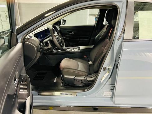 New 2026 Nissan Sentra SR w/ Floor Mat Package FWD image 21