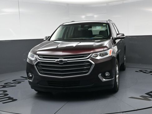 Used 2020 Chevrolet Traverse LT FWD image 13
