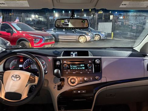 Used 2012 Toyota Sienna LE image 9