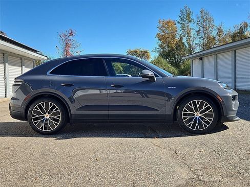 Certified 2025 Porsche Macan 4 Electric image 8