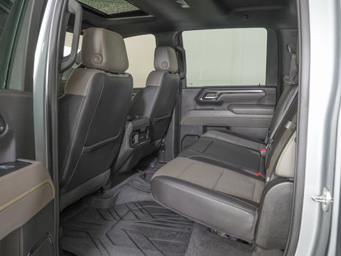 Used 2024 Chevrolet Silverado 2500 ZR2 w/ Technology Package image 13