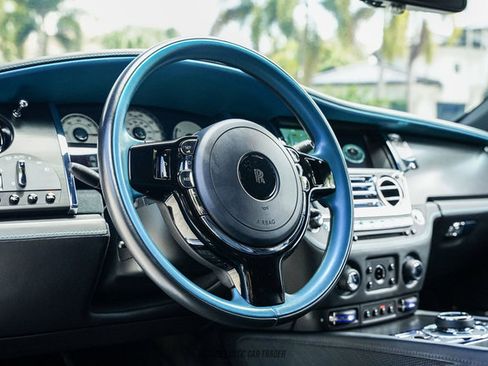 Used 2019 Rolls-Royce Wraith RWD image 21