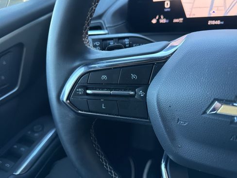 Used 2025 Chevrolet Traverse LT image 37