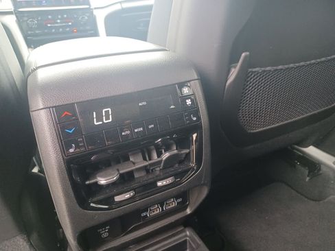 Used 2023 Jeep Grand Cherokee L Limited w/ Luxury Tech Group II AWD/4WD image 23