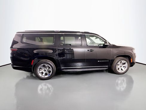 Used 2024 Jeep Wagoneer L Series II RWD image 11