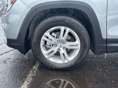 Used 2023 GMC Terrain SLE w/ Driver Convenience Package image 11