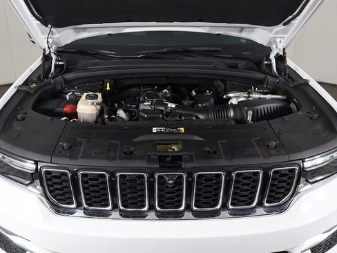 Used 2023 Jeep Grand Cherokee Limited w/ Luxury Tech Group II AWD/4WD image 22