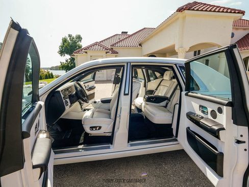 Used 2020 Rolls-Royce Phantom Sedan RWD image 23