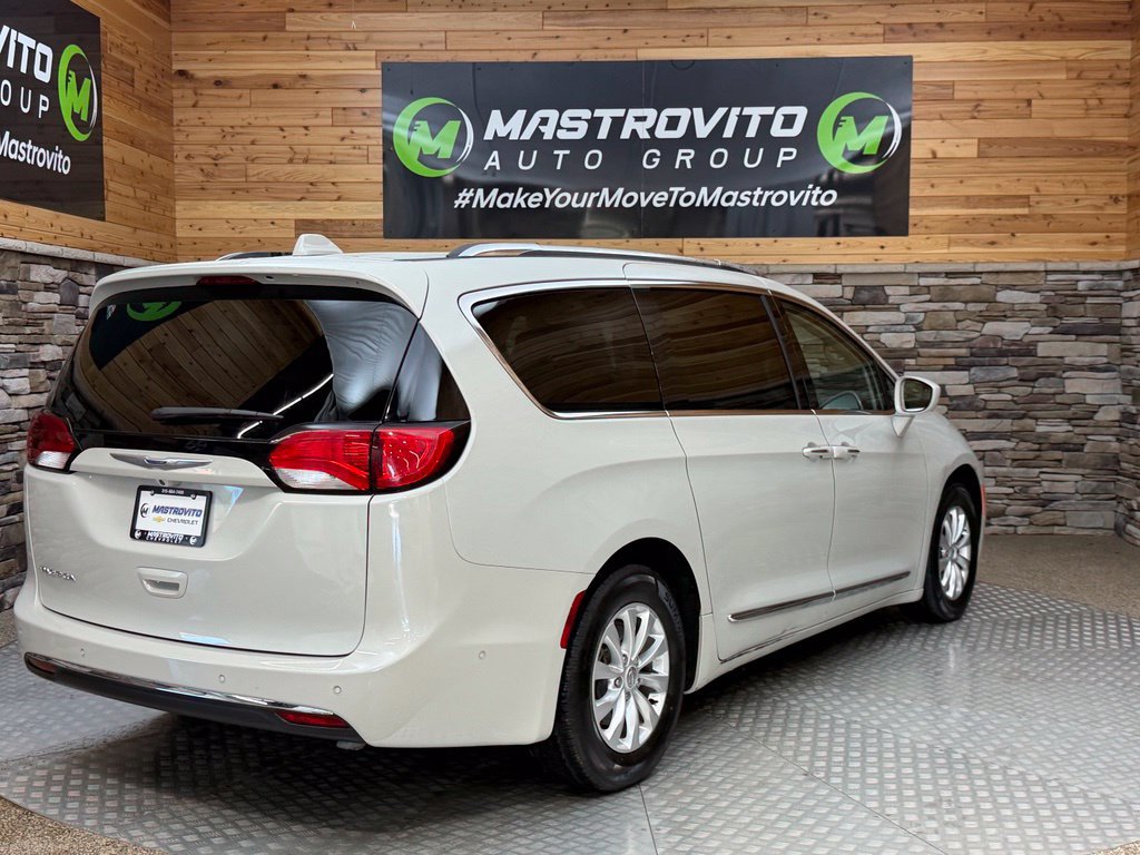 Used 2019 Chrysler Pacifica Touring-L w/ Advanced Safetytec Group FWD image 19
