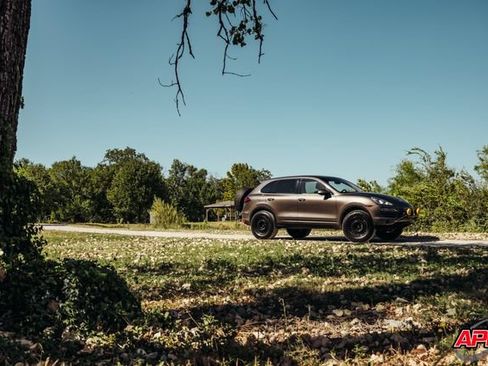 Used 2013 Porsche Cayenne AWD/4WD image 17