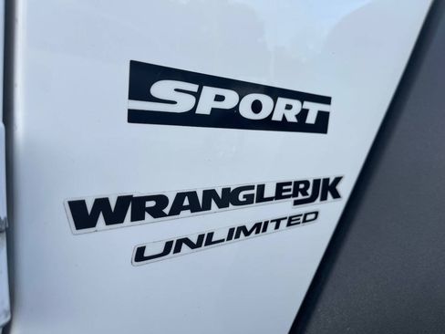 Used 2018 Jeep Wrangler Unlimited Sport w/ Connectivity Group AWD/4WD image 36