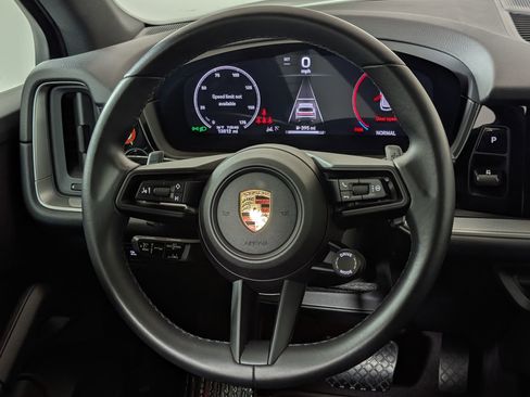 Used 2024 Porsche Cayenne image 21
